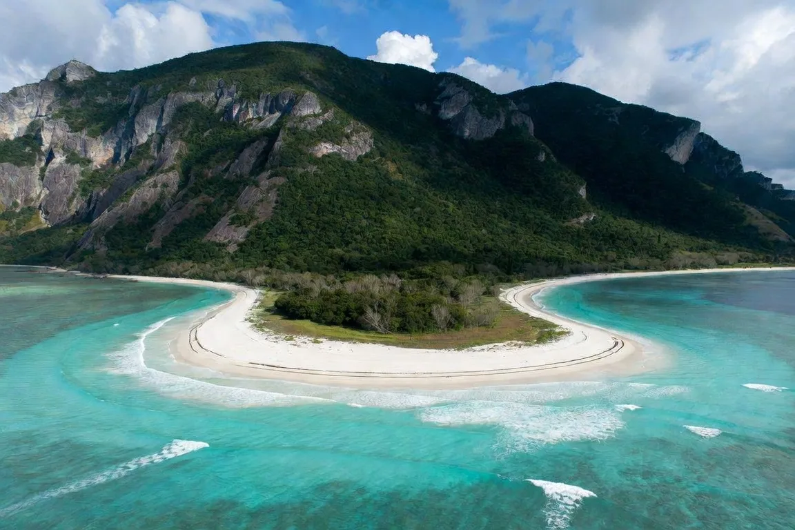 Understanding Atolls: A Guide to the Maldives' Geography